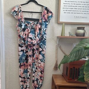 Lulus Floral Jogger Pants w/off the shoulder top set